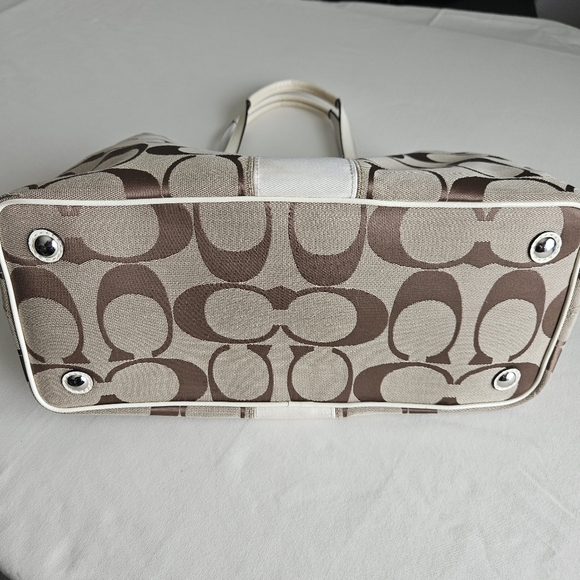 Coach Signature Brown and Cream Tote‎ Bag - Picture 5 of 14
